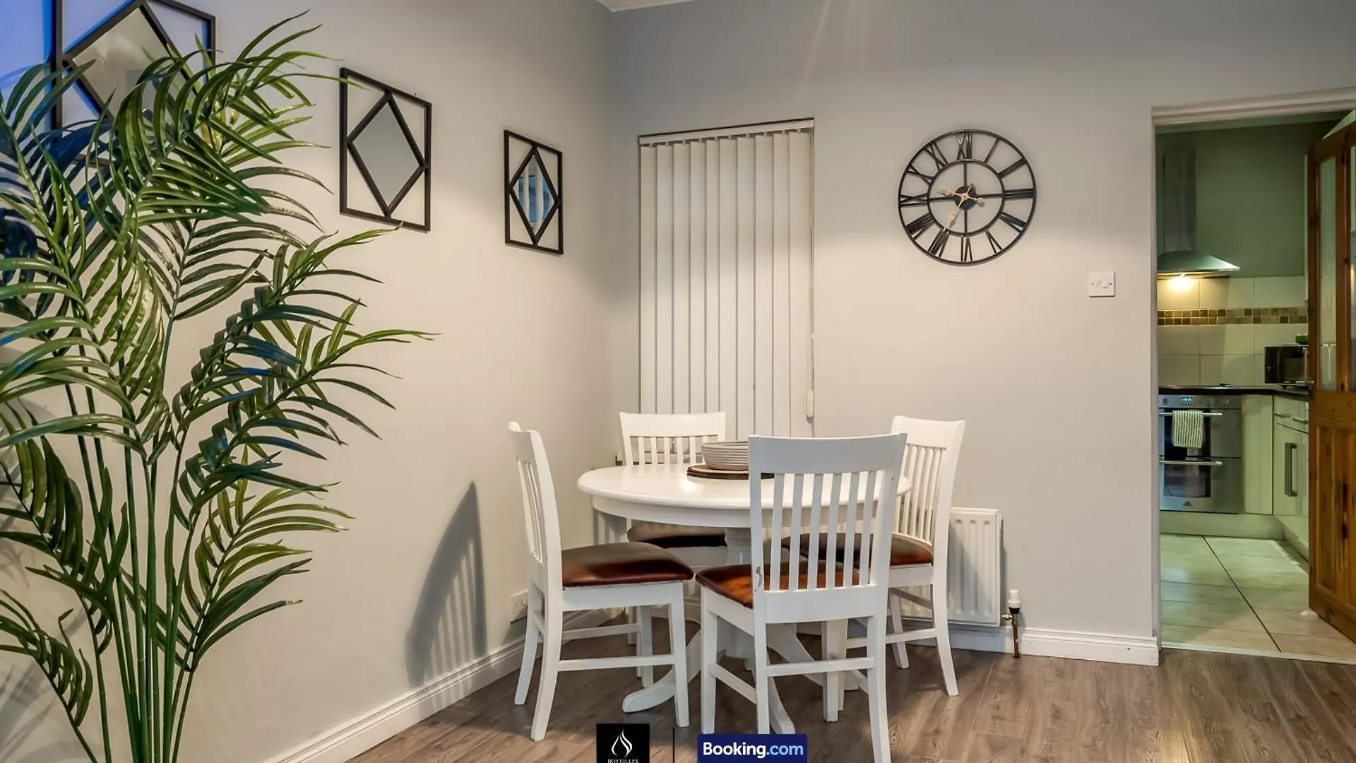 2 Bedrooms House By Boyeilles Apartments Short Lets & Serviced Accommodation Belfast With Free Wifi 0*,
