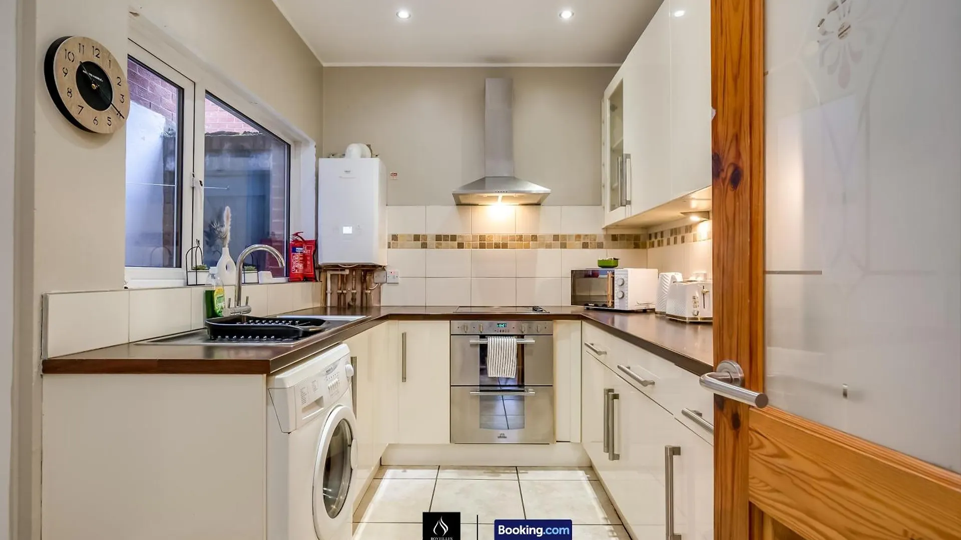 Holiday home 2 Bedrooms House By Boyeilles Apartments Short Lets & Serviced Accommodation Belfast With Free Wifi