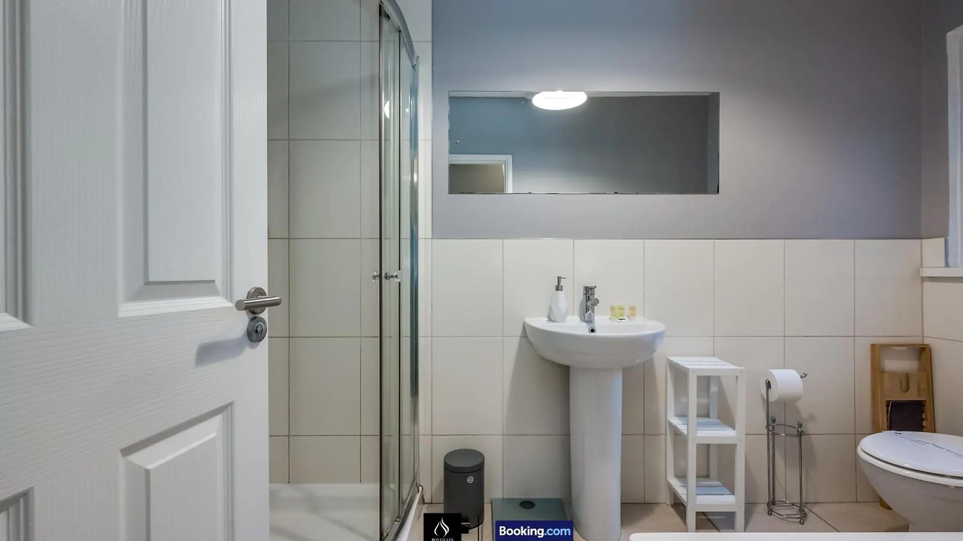 2 Bedrooms House By Boyeilles Apartments Short Lets & Serviced Accommodation Belfast With Free Wifi Holiday home