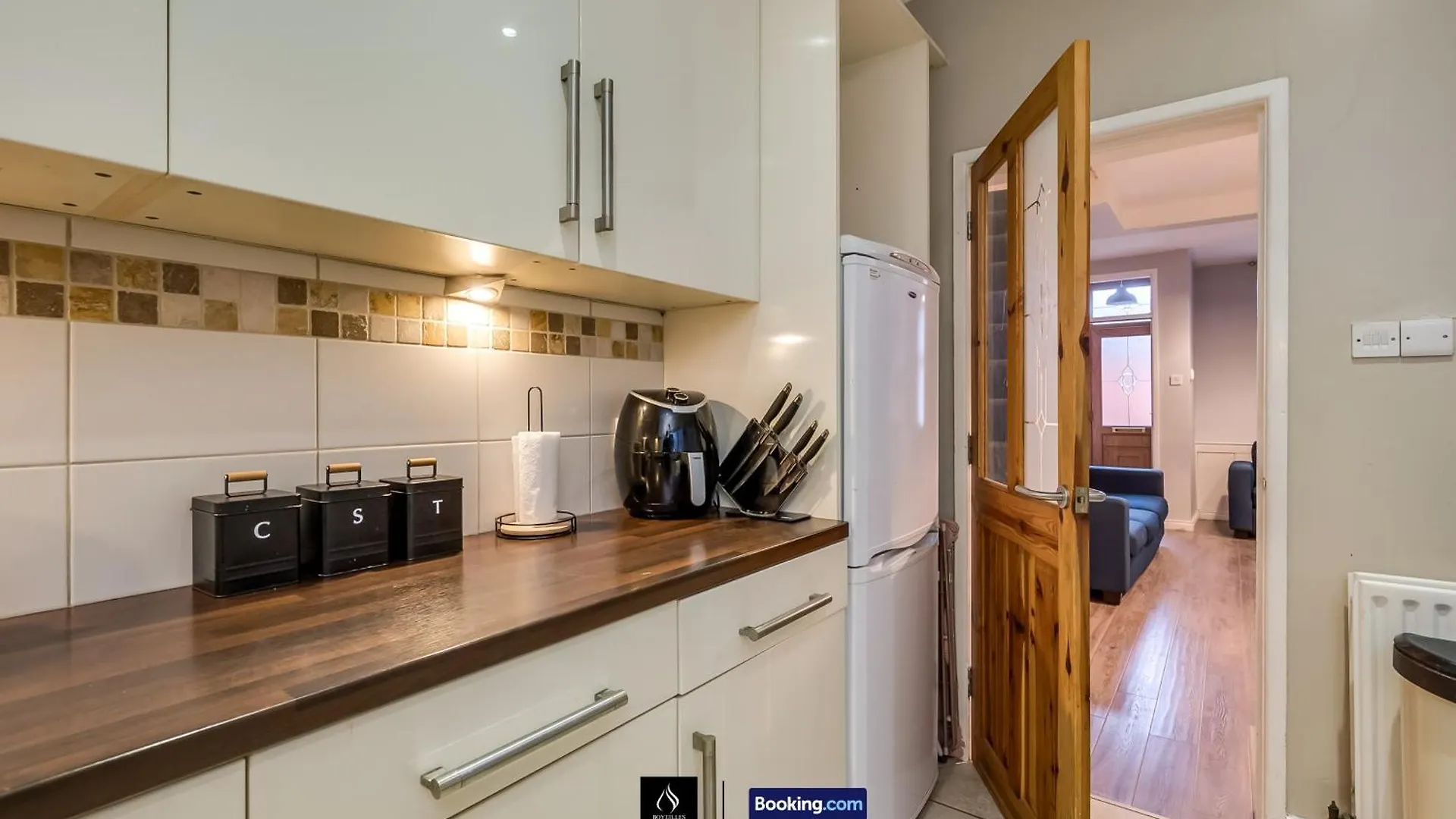 Holiday home 2 Bedrooms House By Boyeilles Apartments Short Lets & Serviced Accommodation Belfast With Free Wifi